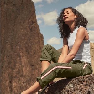 ❤️ Athleta Olive Summit Cargo Pant